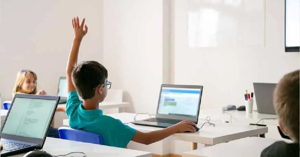 Digital Boards in Mumbai’s Classrooms: A New Era of Education