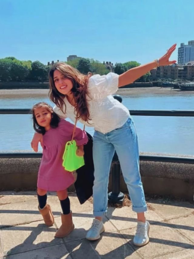 ritika sajdeh height